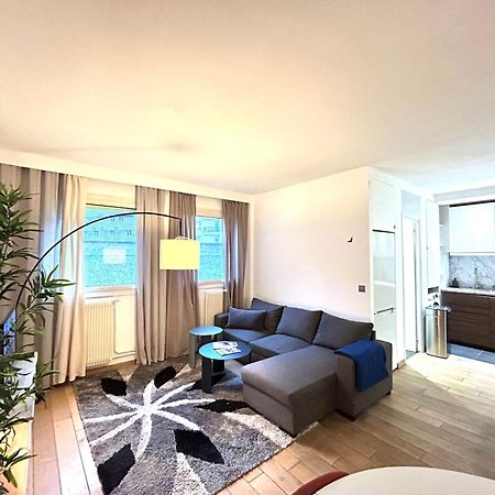 Big Apartment Eiffel Tower View Paris Exterior photo