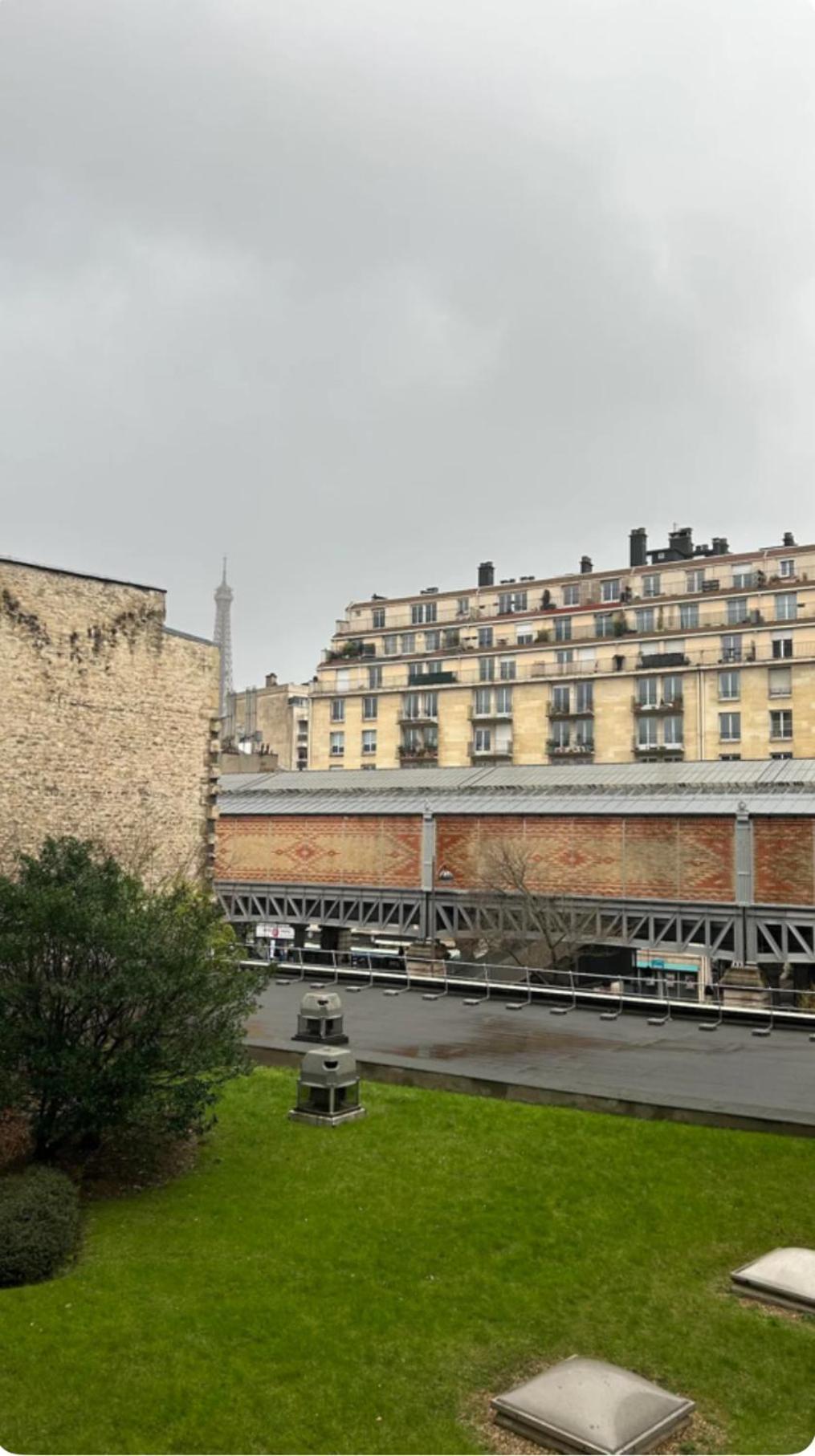 Big Apartment Eiffel Tower View Paris Exterior photo