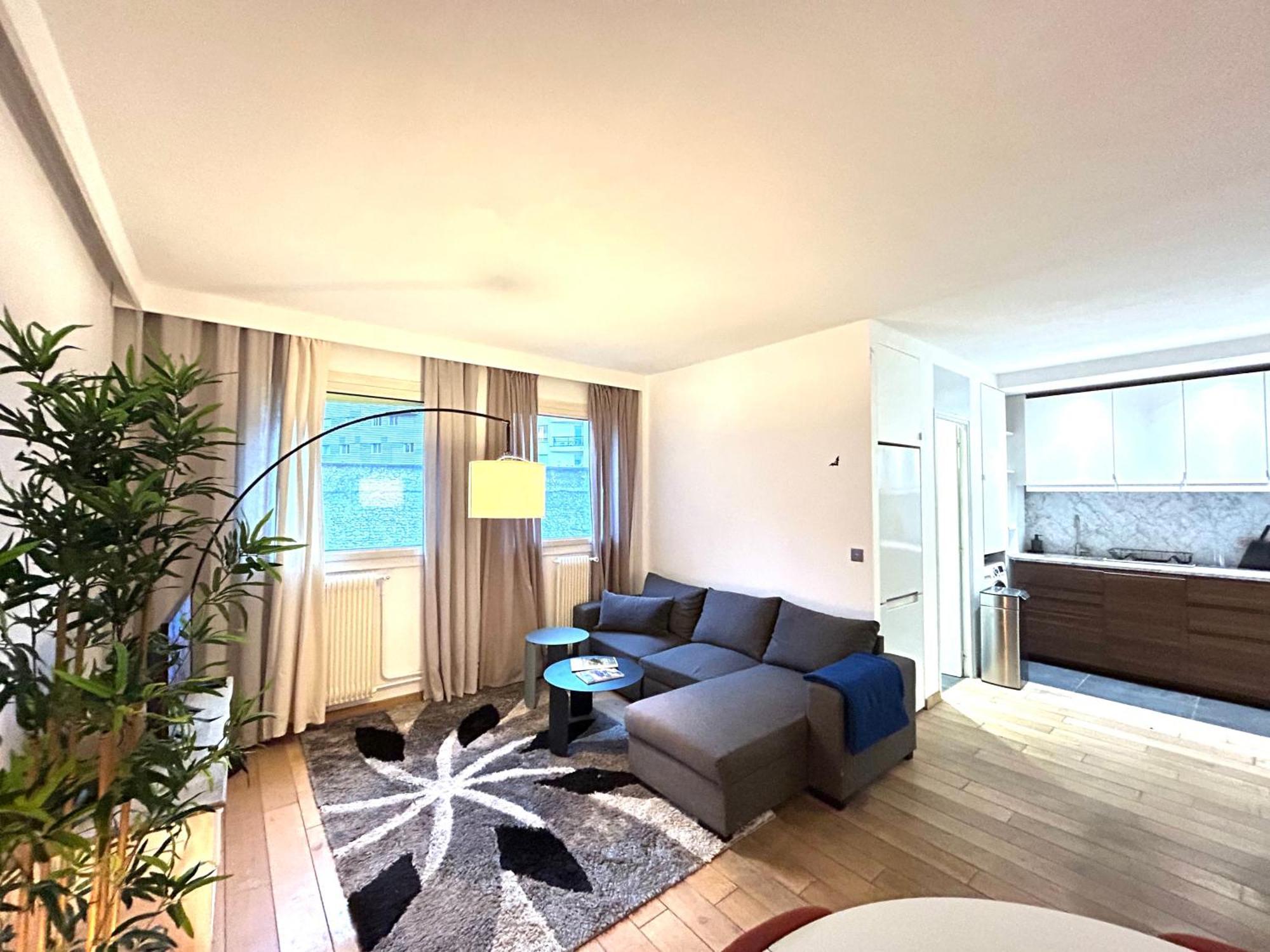 Big Apartment Eiffel Tower View Paris Exterior photo