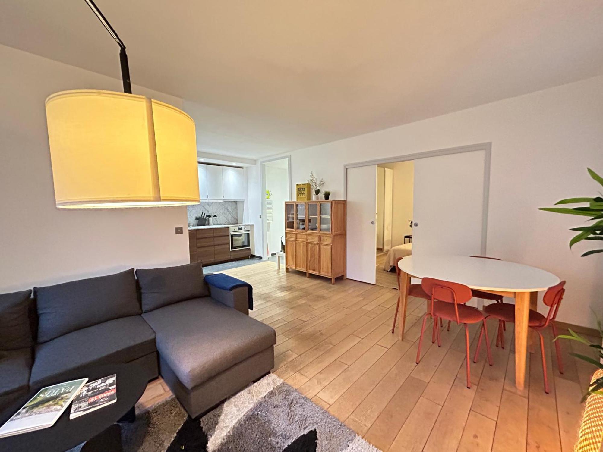 Big Apartment Eiffel Tower View Paris Exterior photo