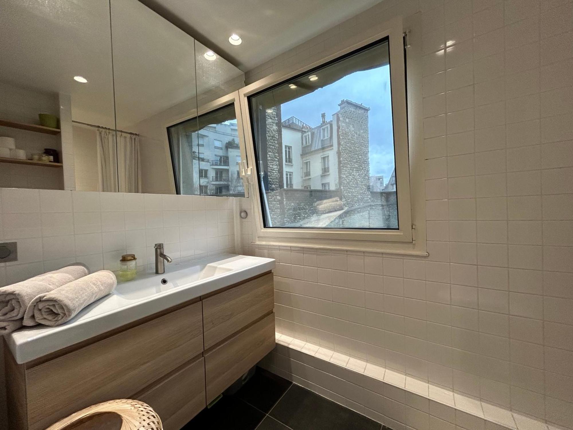 Big Apartment Eiffel Tower View Paris Exterior photo
